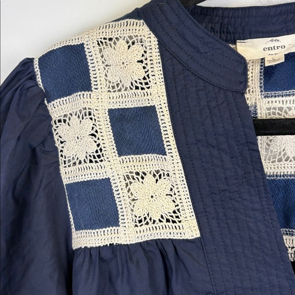 Entro Navy Blouse with Cream Crochet Insert Puff Sleeve BLOUSE Size Large - Picture 5 of 10